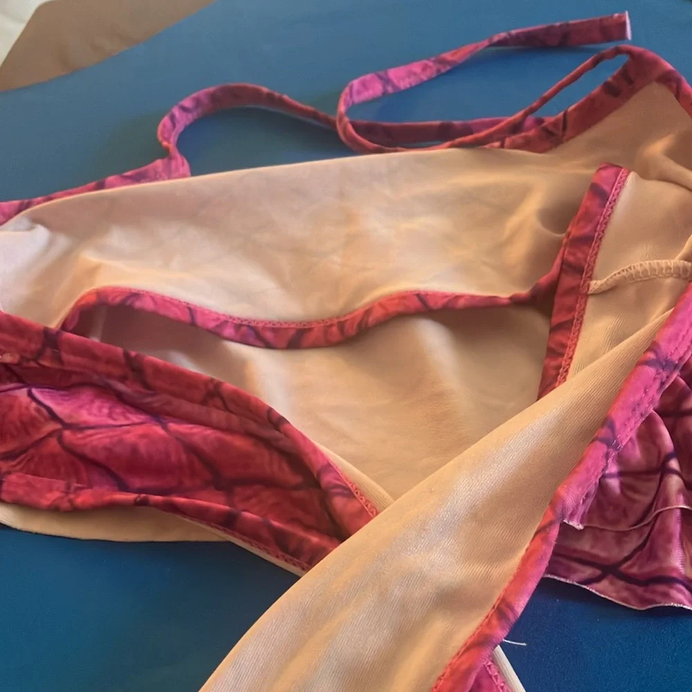 FINAL MARKDOWN Girls Ruffled Bikini Top 6/7